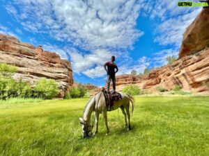 Thayne Jasperson Instagram - 🐎Stood on a horse…
•
•
#Spirit✨#WyominUtahKid @roam.outdoor.adventures #SeaburysFreeThoughts #Hamilton