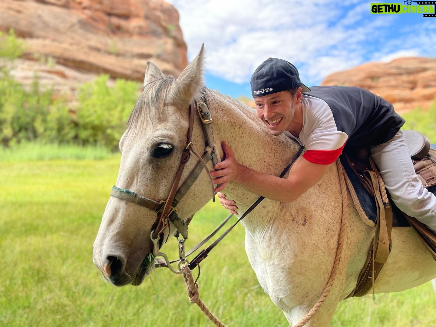 Thayne Jasperson - 8.4K Likes - 🐎Stood on a horse…
•
•
#Spirit✨#WyominUtahKid @roam.outdoor.adventures #SeaburysFreeThoughts #Hamilton