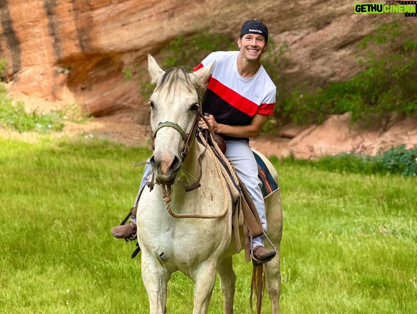 Thayne Jasperson - 8.4K Likes - 🐎Stood on a horse…
•
•
#Spirit✨#WyominUtahKid @roam.outdoor.adventures #SeaburysFreeThoughts #Hamilton