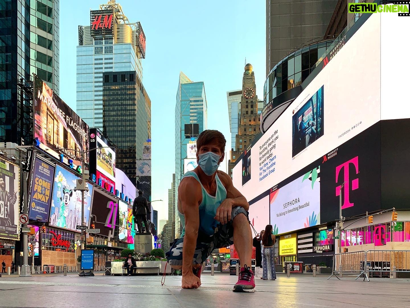 Thayne Jasperson - 8.4K Likes - 🔎 2020 🔍
•
•
#TimesSquare #NYC #HappyNewYear🎉
#SeaburysFreeThoughts #Enlighten #Hamilton #StrideForward #WhatSYourVision? 🏔
