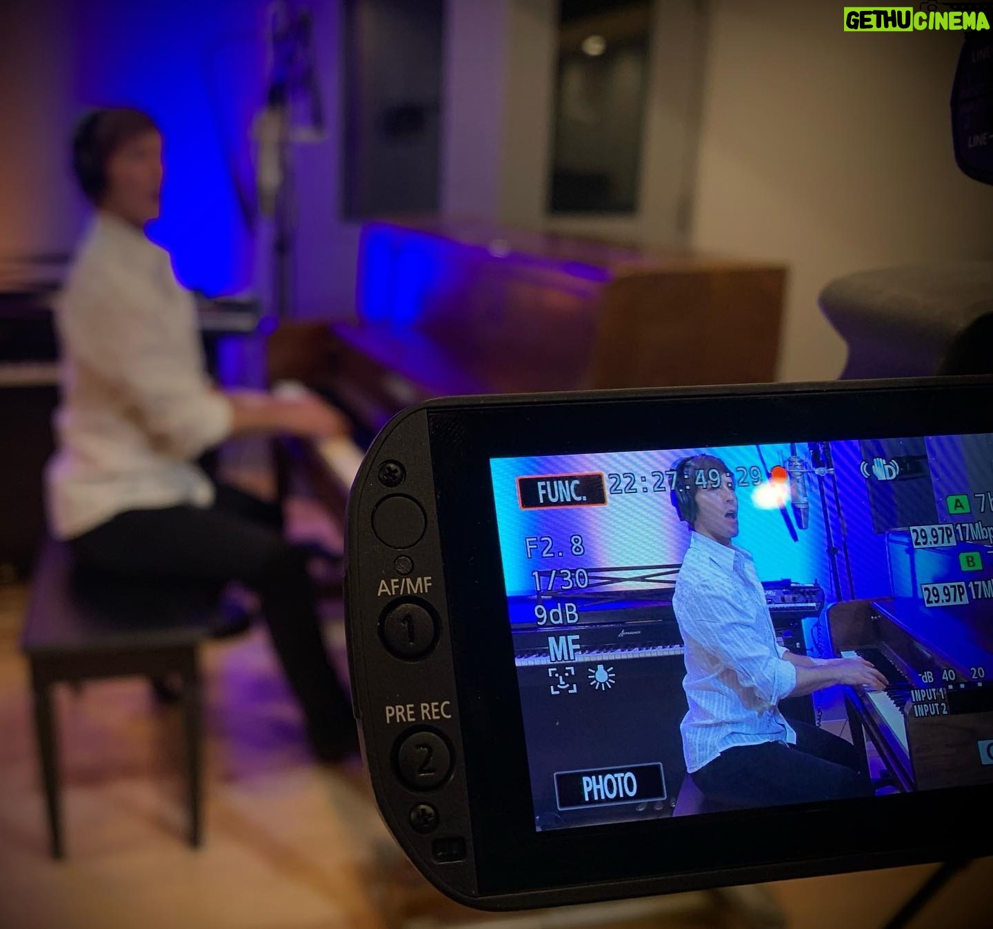 Thayne Jasperson - 7.4K Likes - At the Recording studio doin some ...werk werk... AngeliThayne... Eliza... and🐷
•
•
#Sanginnn... well...TryinTo 🎤🎹#MamaImABigKidNow #SeaburysFreeThoughts #Hamilton