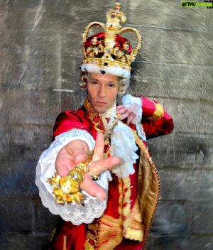 Thayne Jasperson Instagram - 👑 King George lll today @hamiltonmusical and it’s his birthday... since 1738…  Well? Say “happy birthday” my royal subjects 🎂
•
•
#IfYouSayOld😡 #YayMe!..NowOffWithTheirHeads #KingThayne #Birthday…KingGeorges
#SeaburysFreeThoughts #Hamilton #Broadway