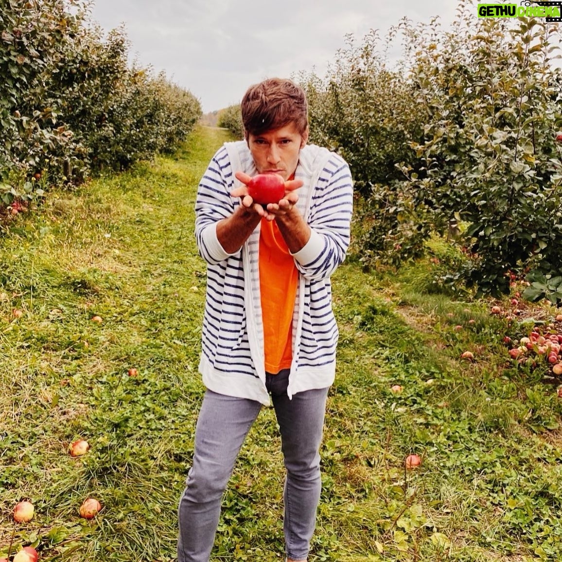 Thayne Jasperson - 10.5K Likes - 🍂An autumnal moment; 🍎 picking
•
•
#ApplePickin #TakeABite #EvilQueenSnowWhite #SeaburysFreeThoughts #Hamilton-LifeOnTheOutside