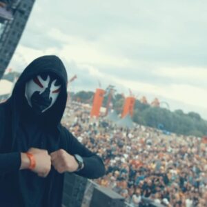 The Prophet Instagram - 𝗦𝗧𝗔𝗠𝗣𝗨𝗛𝗛!! (𝗗-𝗙𝗘𝗡𝗖𝗘) 𝗥𝗘𝗠𝗜𝗫 😤
D-Fence created this insane remix for DJ The Prophet & Deepack's tune 'Stampuhh!!"
It's dropping tomorrow, but as a gift, the video clip is already ONLINE NOW! 👉🏼 #linkinbio