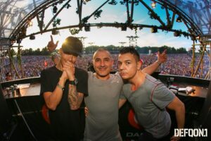 The Prophet Instagram - 𝗕𝗜𝗗𝗗𝗜𝗡𝗚𝗛𝗨𝗜𝗭𝗘𝗡 '𝟭𝟲 | Who remembers this legendary performance together with @technoboydj  and with the surprise act being non other than @headhunterz 🙏🏻 Those where some very special moments back then on stage! ✨

-
#djtheprophet #headhunterz #technoboy #hardstyle #defqon1 #defqon2016 #throwback