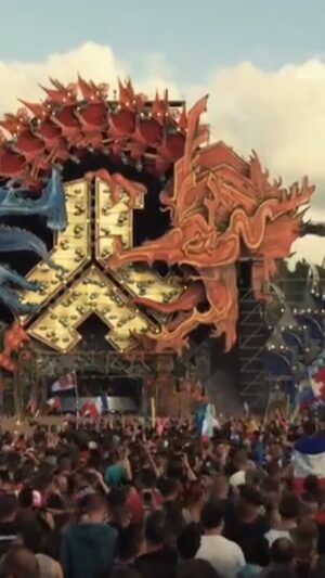 The Prophet Instagram - Would 'Recession' be a fit for the Hardstyle Archive limited vinyl? 💿 For those who remember my 2009 hit, you’d definitely remember the huge impact it made on Hardstyle. In this video I'm playing it at Defqon 1 in 2016 together with my buddies @headhunterz & @technoboydj