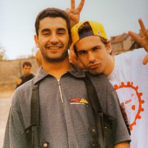 The Prophet Instagram - 𝗠𝗔𝗝𝗢𝗥 𝗧𝗛𝗥𝗢𝗪𝗕𝗔𝗖𝗞 - who knows the person next to me? 👀👇🏻
