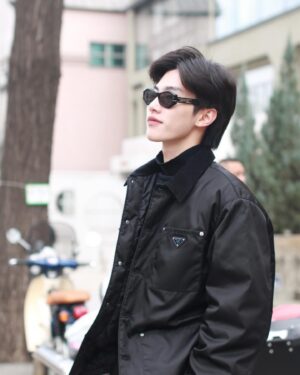 Theepakorn Kwanboon Instagram - Stay radiant.🏙️🫧
