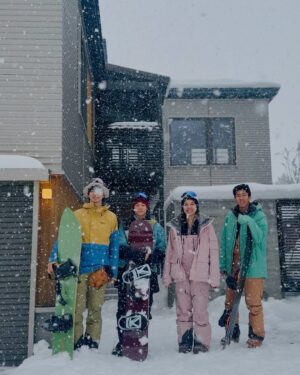 Theeradej Wongpuapan Instagram - แพัในความแอ็ค😬❄️👋🏠❄️ #shimogoryohouse