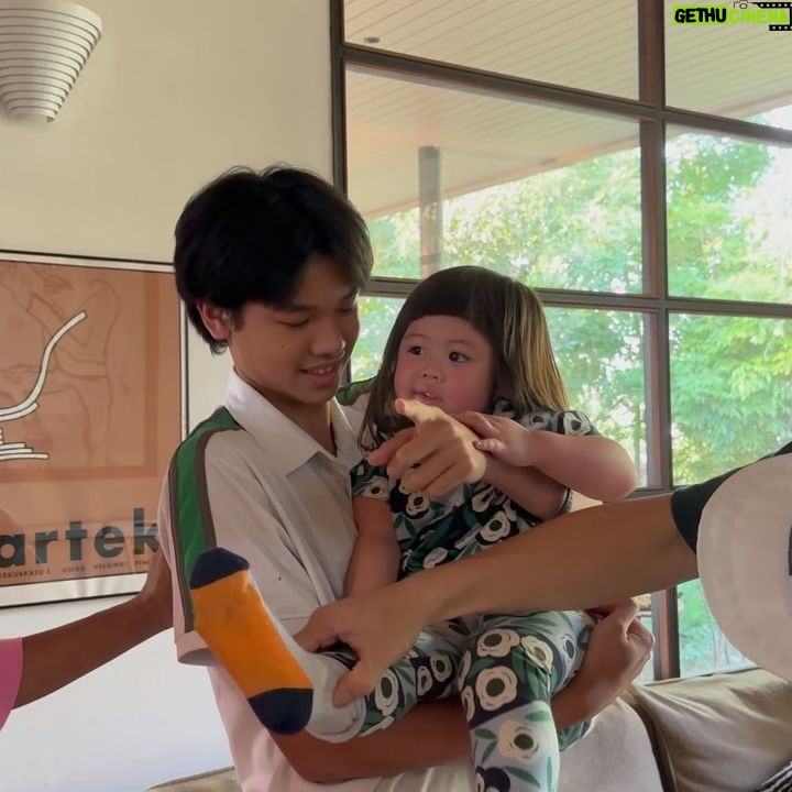 Theeradej Wongpuapan - 141.1K Likes - เกลกับลุง และเกลกับพี่ๆ ขอให้ดูความต่าง🤗❤️