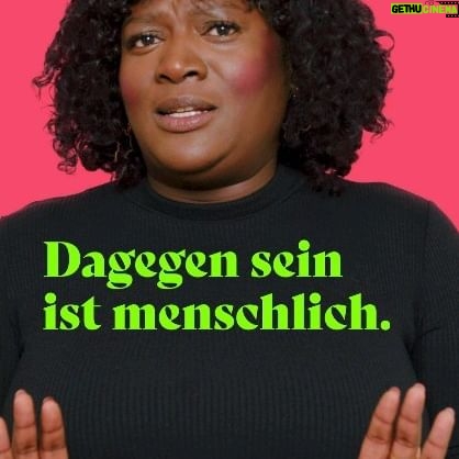 Thelma Buabeng - 1.8K Likes - Endgegner*in: inklusive Sprache! Besonders Genderstern, Doppelpunkt und Binnen-I rufen bei einigen Menschen Trotz und Wut hervor.
Warum ist das so, fragt sich Schauspielerin, Comedian und Aktivistin Thelma Buabeng (@thelmabuabeng). Vielleicht ist so eine anfängliche Abwehrreaktion sogar ziemlich menschlich?
Wie toll wäre es, wenn wir miteinander sprechen – und uns in unseren Unsicherheiten, Zweifeln und Wünschen zuhören können. Im aktuellen Artikel überlegen wir, warum bestimmte Begriffe wichtig sind und wie wir sie benutzen können, um mehr Menschen mit unseren Worten ein- statt auszuschließen. Den Link zum Artikel findet ihr in Bio und Story.
Gendern: Must-Have, Can-Do oder No-Go? Was ist eure Meinung? Teilt eure Gedanken in den Kommentaren.
#PINKSTINKS #Gendern #Sprachpolizei #Sternchen #DieZeitenGendernSich