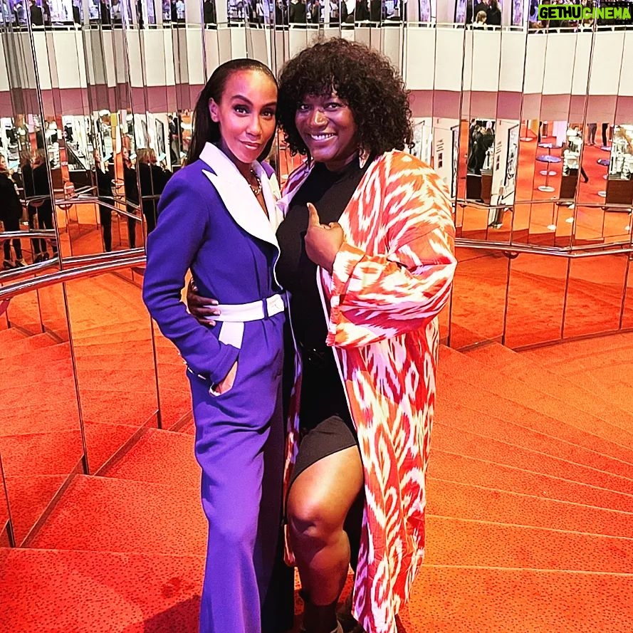 Thelma Buabeng - 528 Likes - Thanx for having me @reeperbahn_festival it was so nice 💯
@hihadnet like always a fantastic host and I finally saw amazing @enissa_amani on stage spreading so much positive energy #queens 💯
Thanx to everyone on stage and behind the scenes @reeperbahn_festival ... I had a blast 💯
#reeperbahnfestival #music #newgeneration #diversity #thankyou
🖤💯🖤
Mantel: @my_little_bukhara 🙏🏿💯
Slide 1& 2 📸 Robin Schmiedebach