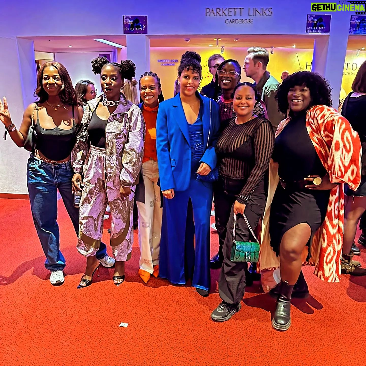 Thelma Buabeng - 528 Likes - Thanx for having me @reeperbahn_festival it was so nice 💯
@hihadnet like always a fantastic host and I finally saw amazing @enissa_amani on stage spreading so much positive energy #queens 💯
Thanx to everyone on stage and behind the scenes @reeperbahn_festival ... I had a blast 💯
#reeperbahnfestival #music #newgeneration #diversity #thankyou
🖤💯🖤
Mantel: @my_little_bukhara 🙏🏿💯
Slide 1& 2 📸 Robin Schmiedebach