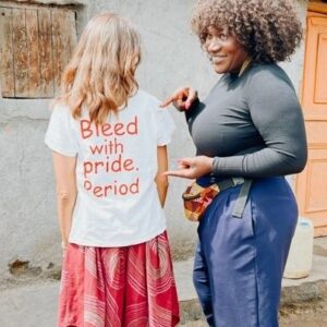 Thelma Buabeng Instagram - Let's make this a better world.
Aber wie? Diese drei Dinge habe ich auf meiner Reise nach Kenia gelernt über deutsche Entwicklungszusammenarbeit gelernt:

 

1. Wer gemeinsam Veränderung anstoßen will, schafft das am besten mit Gleichgesinnten und im direkten Austausch mit betroffenen Personen oder Institutionen.

 

2. Entwicklungszusammenarbeit ist nur effektiv, wenn viele kleine, lokale Organisationen unterstützt werden. Sie wissen am besten, welche konkreten Probleme gelöst werden müssen und wie man diese im kulturellen Kontext angehen kann.

 

3. Empowerment von Mädchen und Frauen ist maximal nachhaltig. Sie geben ihr Wissen rund um Selbstbestimmung, Gesundheit und finanzielle Unabhängigkeit direkt an ihre Community weiter. Eine aufgeklärte Frau erreicht ein großes Netzwerk.

 

Um so stolzer macht es mich, dass ich euch diese Geschichte zeigen kann. Welches Wissen gebt ihr gerne an andere Frauen weiter?

#bleedwithprideperiod #padmad #kenya #empowerment #thankyou 
🖤🫶🏿🖤
