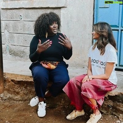 Thelma Buabeng - 666 Likes - Let's make this a better world.
Aber wie? Diese drei Dinge habe ich auf meiner Reise nach Kenia gelernt über deutsche Entwicklungszusammenarbeit gelernt:
1. Wer gemeinsam Veränderung anstoßen will, schafft das am besten mit Gleichgesinnten und im direkten Austausch mit betroffenen Personen oder Institutionen.
2. Entwicklungszusammenarbeit ist nur effektiv, wenn viele kleine, lokale Organisationen unterstützt werden. Sie wissen am besten, welche konkreten Probleme gelöst werden müssen und wie man diese im kulturellen Kontext angehen kann.
3. Empowerment von Mädchen und Frauen ist maximal nachhaltig. Sie geben ihr Wissen rund um Selbstbestimmung, Gesundheit und finanzielle Unabhängigkeit direkt an ihre Community weiter. Eine aufgeklärte Frau erreicht ein großes Netzwerk.
Um so stolzer macht es mich, dass ich euch diese Geschichte zeigen kann. Welches Wissen gebt ihr gerne an andere Frauen weiter?
#bleedwithprideperiod #padmad #kenya #empowerment #thankyou
🖤🫶🏿🖤