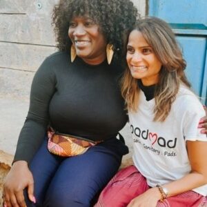 Thelma Buabeng Instagram - Let's make this a better world.
Aber wie? Diese drei Dinge habe ich auf meiner Reise nach Kenia gelernt über deutsche Entwicklungszusammenarbeit gelernt:

 

1. Wer gemeinsam Veränderung anstoßen will, schafft das am besten mit Gleichgesinnten und im direkten Austausch mit betroffenen Personen oder Institutionen.

 

2. Entwicklungszusammenarbeit ist nur effektiv, wenn viele kleine, lokale Organisationen unterstützt werden. Sie wissen am besten, welche konkreten Probleme gelöst werden müssen und wie man diese im kulturellen Kontext angehen kann.

 

3. Empowerment von Mädchen und Frauen ist maximal nachhaltig. Sie geben ihr Wissen rund um Selbstbestimmung, Gesundheit und finanzielle Unabhängigkeit direkt an ihre Community weiter. Eine aufgeklärte Frau erreicht ein großes Netzwerk.

 

Um so stolzer macht es mich, dass ich euch diese Geschichte zeigen kann. Welches Wissen gebt ihr gerne an andere Frauen weiter?

#bleedwithprideperiod #padmad #kenya #empowerment #thankyou 
🖤🫶🏿🖤