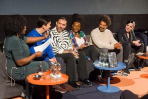 Thelma Buabeng Instagram - Unser erstes @peopleofdeutschland & Friends-Panel, von @thelmabuabeng moderiert, befasste sich mit der Frage: 

„Rechtsruck in Deutschland. Was passiert jetzt eigentlich nach den Demos?” 

Mit dabei: @mirrianne_m, Gastautorin, Stadtverordnete der Stadt Frankfurt, Bündnis 90/Die Grünen. Mirrianne ist selbst eine so mutige Person und Thelma sprach mit ihr darüber, was Menschen tun, denen vielleicht jetzt gerade ein wenig Mut fehlt und was Mirrianne zur Zeit von ihren Mitmenschen erwartet.

@giannijovanovic78, Autor, Moderator, Aktivist: 
Als Vorbild in der Migra-Community insgesamt und in der Sintize und Romnja Community im speziellen, vor allem seit seinem Auftritt bei der „Besten Instanz“, wollten wir von Gianni wissen, was sich seitdem geändert hat und ob man uns mehr zuhört?

@tyronricketts, Produzent, Schauspieler, Moderator, Unternehmer. Er fördert in der Filmindustrie mit @panthertainment vor allem erfolgreich Produktionen in denen BIPOCs vorkommen, wie z.B. Sam ein Sachse auf @disneyplusde Wir wollten wissen, ob die Botschaft, dass wir Teil dieser Gesellschaft sind, angekommen ist und waren sehr stolz und glücklich, dass auch Schauspieler aus dem Cast von SAM  Ein Sachse im Raum waren, wie z.B. Hauptdarsteller @malick.bauer und Schauspieler @daniel_dee_klare.

Dr. Reyhan Sahin aka @dr.bitch_ray, Wissenschaftlerin, Autorin, Bildungsreferentin, Aktivistin, Rapperin sprach auch darüber, dass wir auch innerhalb unserer Communities auch Diskrepanzen haben, über die wir nicht hinwegsehen dürfen und dass diskriminiert zu sein nicht davor schützt auch selbst zu diskriminieren.

Frank Joung, Journalist, Moderator und Podcaster (@halbekatoffl) Nach all den Jahren als Podcaster kann er die Stimmung und Stimmen der Migras vor allem zu aktuellen Themen sehr gut beobachten und Thelma sprach mit ihm darüber, welche Tendenzen er sieht und ob mit Angst oder Hoffnung in die Zukunft schaut.

Danke an alle Beteiligten, es war wunderbar!! Danke @thelmabuabeng für die tolle Moderation!

📸: Thomas Rafalzyk