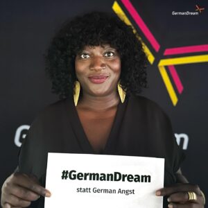 Thelma Buabeng Instagram - „Diana Ross war mein Vorbild. Sie hat es geschafft, Leute zu vereinen. Ich dachte immer, das will ich auch hin. Und meine Community war mein Vorbild.”, sagte @thelmabuabeng beim Event von unseren Werteboschafter:innen und @PeopleOfDeutschland & Friends Initiator:innen @martinarink_author und @simonusifo in der @kulturkirchekoeln in Nippes.

Gemeinsam mit Frank Joung (@halbekatoffl), Marina Buzunashvilli, @michaela.dudley_official und Dr. Reyhan Şahin (@dr.bitch_ray) moderiert von @milkalofffernandes hat Thelma über aktuell erstarkenden Rechtsruck in Deutschland gesprochen und was wir aktiv tun können. Thelma ist in Ghana geboren, zieht 3 Jahre später mit ihrer Familie nach Deutschland und ist heute ein absolutes Multitalent: Schauspielerin, TV-Moderatorin und Comedienne.

Danke liebe Thelma für dein #Engagement und deine Arbeit! Du bist ein großes #Vorbild.