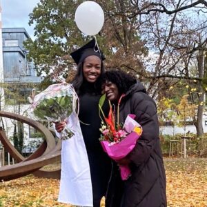 Thelma Buabeng Instagram - SHE'S A DENTIST 👸🏾🦷🧠💯

I AM BEYOND PROUD OF YOU @_my.name.is.naomi_ 
AND I BOW BEFORE YOU KNOWING HOW TOUGH  IT WAS TO GET HERE!!

BUT YOU DID OOO...YOU'VE MADE IT ❗️

CONGRATULATIONS TO YOU MY LOVE 👏🏿💯🖤

MY TEETH ARE YOURS ☝🏿

PROUD SISTER OF A DENTIST.

👸🏾🦷💯🙏🏿🧠💋🖤💃🏿🫶🏿