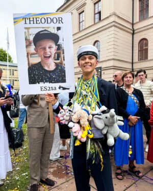 Theodor Haraldsson Instagram - STUDENTEN ❤️ vilken jävla dag & tack alla inblandade för den bästa dagen i mitt liv!!