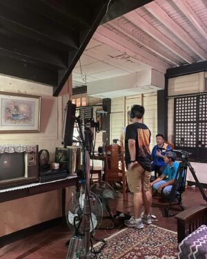 Therese Malvar Instagram - The Manila Film Festival premiere night 🎭 

Grateful to be part of direk Pepe Diokno’s amazing film, LUMANG TUGTUGIN. Huhu kaiyak, direk @pepediokno! 

Watch our film, plus all the other amazing shorts, from June 5-11 in participating Robinsons Movieworld cinemas! Sa Set B kami!