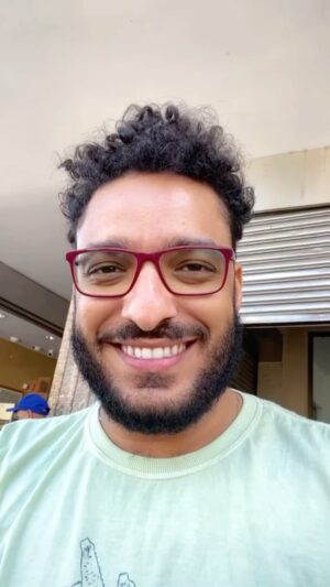 Thiago Almasy Instagram - Ingressos esgotados no @sympla mas não esqueçam que vamos disponibilizar 2000 ingressos na bilheteria do @teatrocastroalvesoficial no dia do evento a partir das 16h com acesso imediato do público. Se organizem! 🙏🏽✨