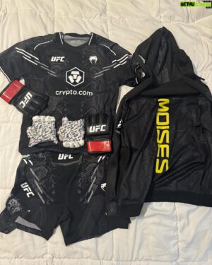 Thiago Moises Instagram - O leilão do meu kit de luta do UFC começa hoje!  100% do valor arrecadado será destinado à uma ONG que ajuda as crianças carentes através das artes marciais. Participe deixando um comentário ou me mande uma DM que entramos em contato. Com a sua ajuda, vamos ajudar essas crianças através do esporte.
.
The UFC Fight Kit auction starts today! 100% of the proceeds will be allocated to a project that assists underprivileged children through martial arts. If you want to participate leave a comment or send me a DM, and we'll get in touch. With your help, we will support these children through sports.
.
.
#lutapelobem #ufc #ufcleilao #ufcfightkit