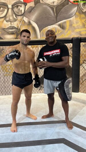 Thiago Moises Instagram - Dia 16 de março estamos prontos pro show 🔥👊
March 16th we are ready to go 🔥👊
.
.
.
.
#mma #ufc #boxing #kickboxing #muaythai #mmabrasil #ufcbrasil #mmabr #ufcbr #ufcfighter #mmafighter #mmastriking #padwork #boxe #boxeo #ufcfightnight #ufc299 #ufc300 #manopla