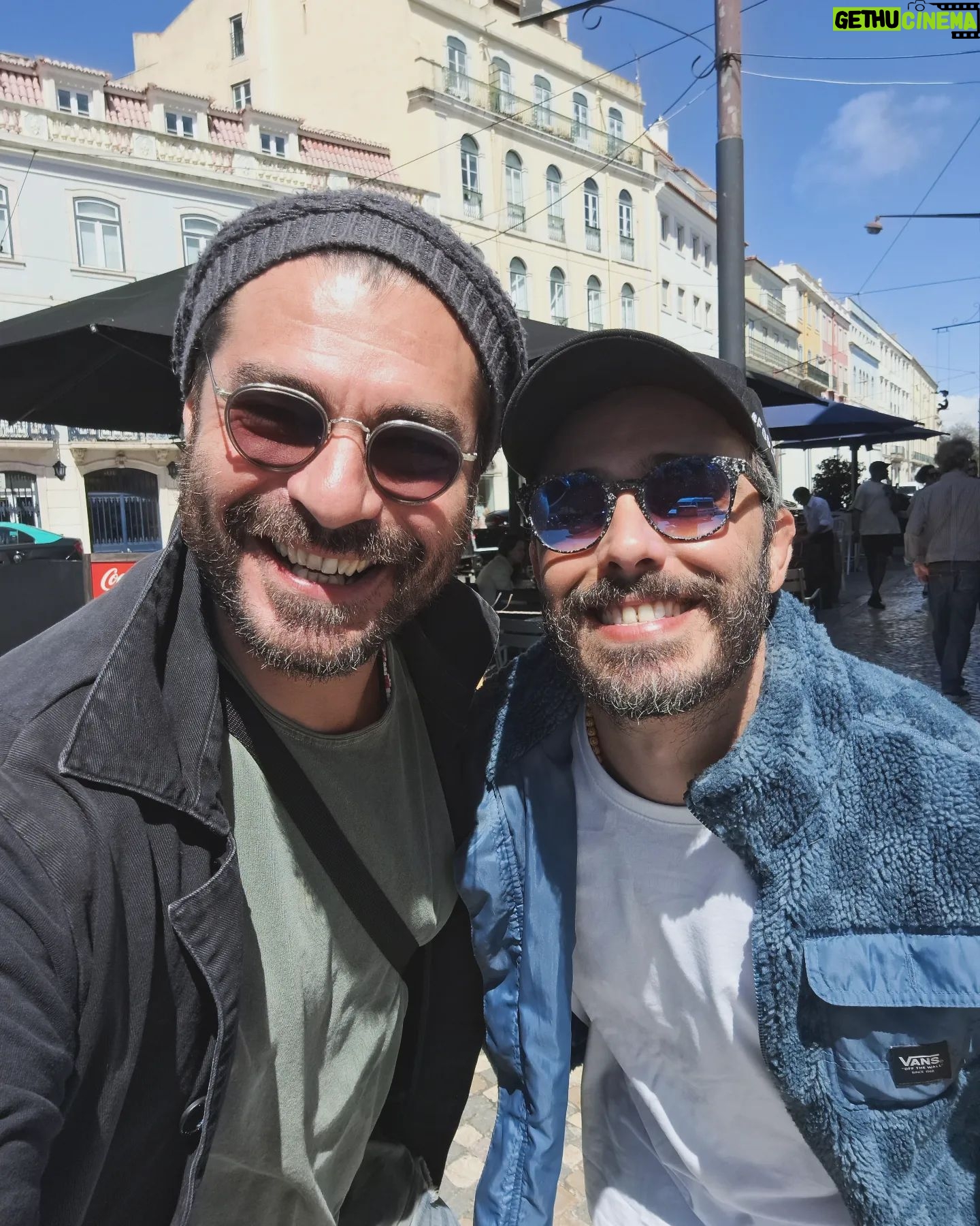 Thiago Rodrigues - 3 Likes - E os Thiagos se encontraram sem querer por Lisboa... Meu xará, adorei encontrar contigo e sua família!!! Beijosss 🇵🇹
@trlacerda