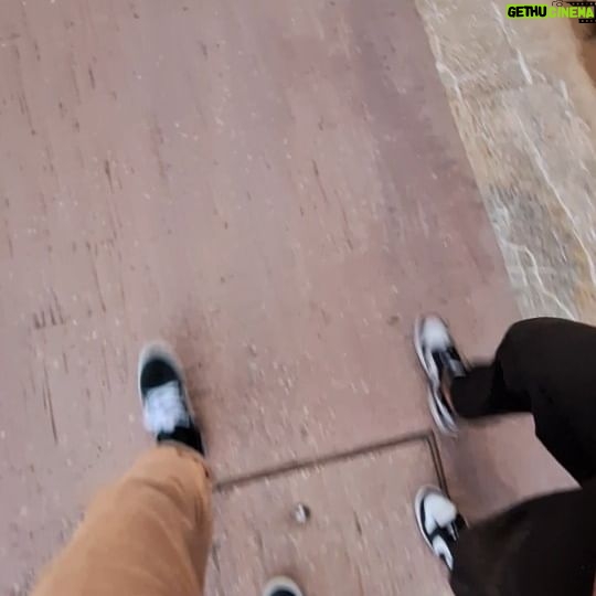 Thiago Rodrigues - 3 Likes - Hoje foi um dia de chegar cedo em Mallorca, conhecemos a praia mais próxima e a noite fomos em um centro histórico muito lindo (Alcudia old Town), cheio de bares e restaurantes... Um lugar fantástico! Olé!!! 🇪🇦🍷