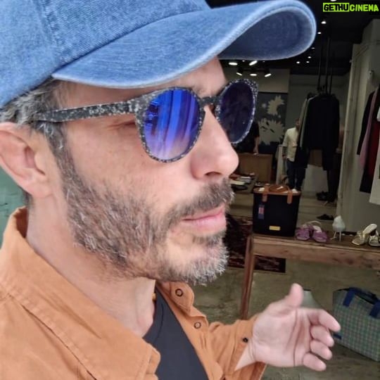 Thiago Rodrigues - 3 Likes - A @luckysimonsofficial fica na Baixa de Lisboa, bem pertinho da Sé e da praça do Comércio. Ou seja, no centro nervoso do turismo Lisboeta.
Uma marca portuguesa, com fabricação portuguesa, que oferece roupas com muita qualidade e bom gosto. Roupas lindas, elegantes e simples ao mesmo tempo com muito conforto. Eu adorei! Se precisarem de estilo em Portugal, procurem a @luckysimonsofficial 🇵🇹
#lisboa
#lisbon
#portugal
#luckysimons