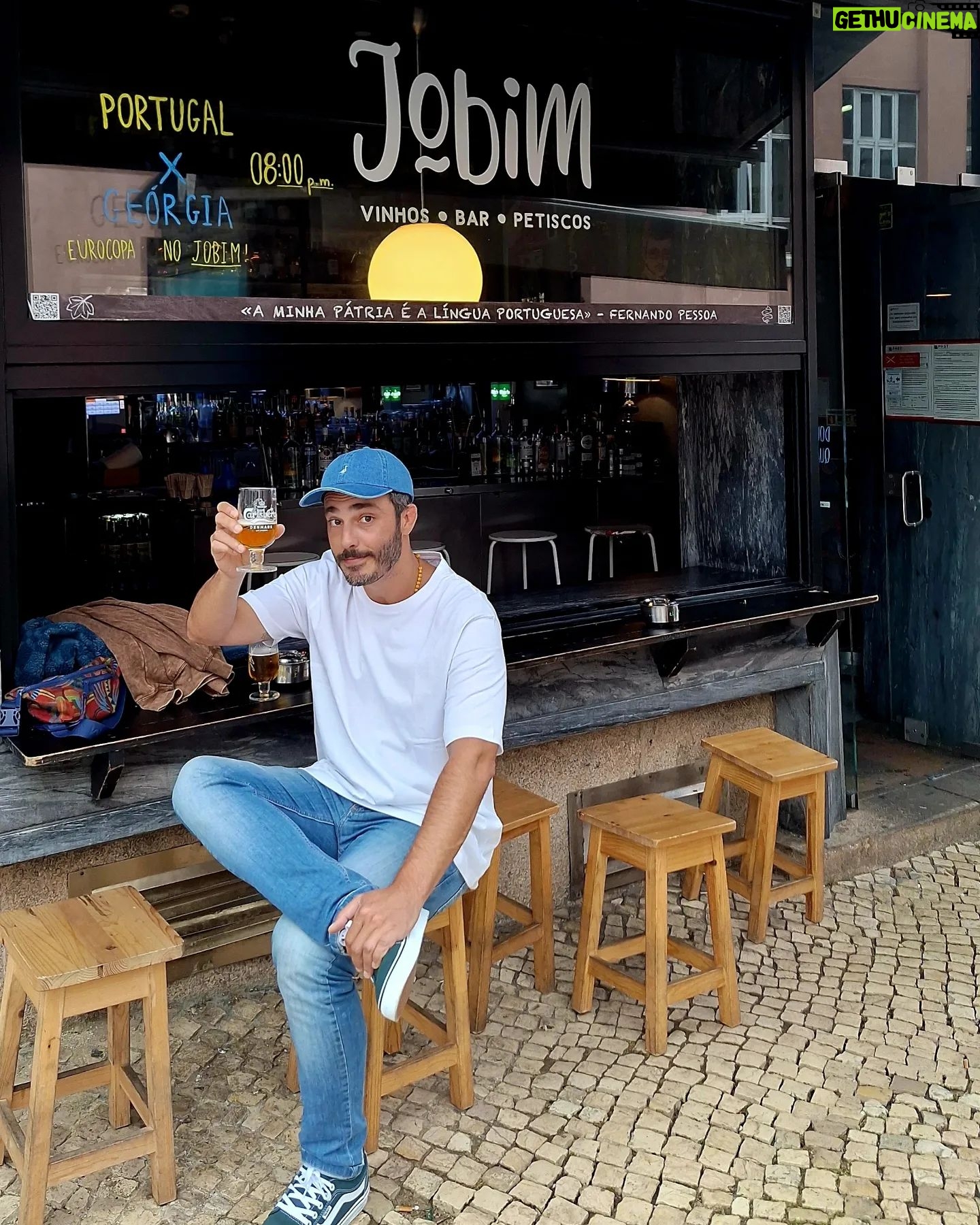 Thiago Rodrigues - 3 Likes - Abrindo os trabalhos com uma imperial @carlsbergportugal aqui no @jobim.lisboa
🍀🍻