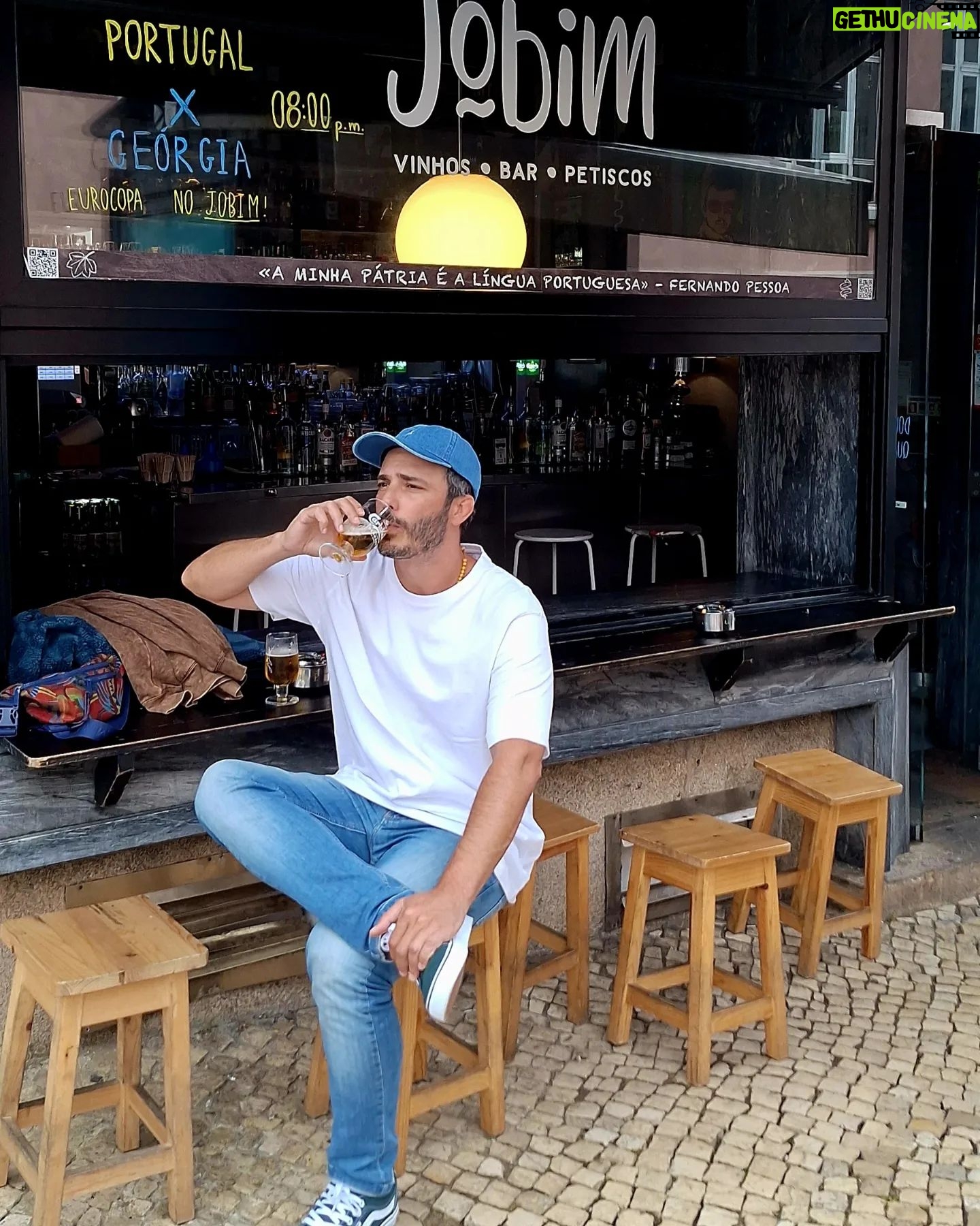 Thiago Rodrigues - 3 Likes - Abrindo os trabalhos com uma imperial @carlsbergportugal aqui no @jobim.lisboa
🍀🍻