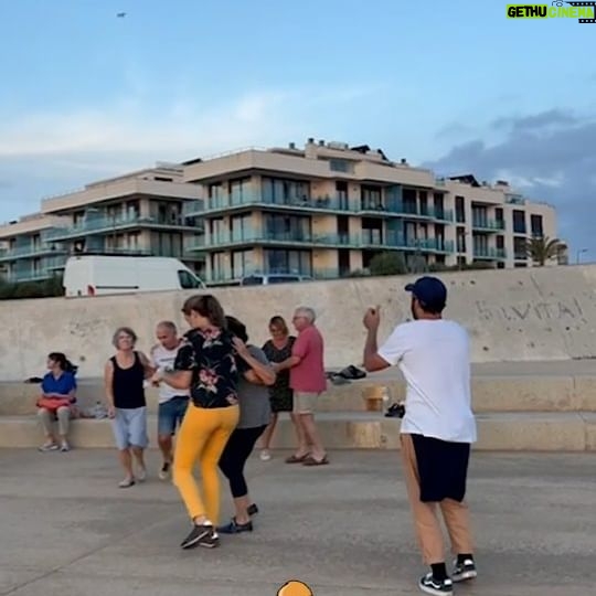 Thiago Rodrigues - 3 Likes - Dias felizes merecem uma dança... 🇪🇦
#dance
#menorca
#spain