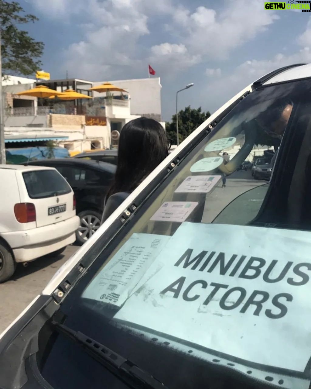 Thiago Rodrigues - 3 Likes - Em 2019 fui pra Tunísia com a equipe da TVI de Portugal. Fomos gravar cenas no deserto para a novela Prisioneira. Chegamos em Tunes, a capital, dormimos e pegamos estrada. Sete horas até Tozeur bem ao sul. Um lugar absolutamente diferente de tudo, em todos os sentidos. Foi uma experiência muito doida. #tbt #tunisie #tunis #Tunísia 🇹🇳