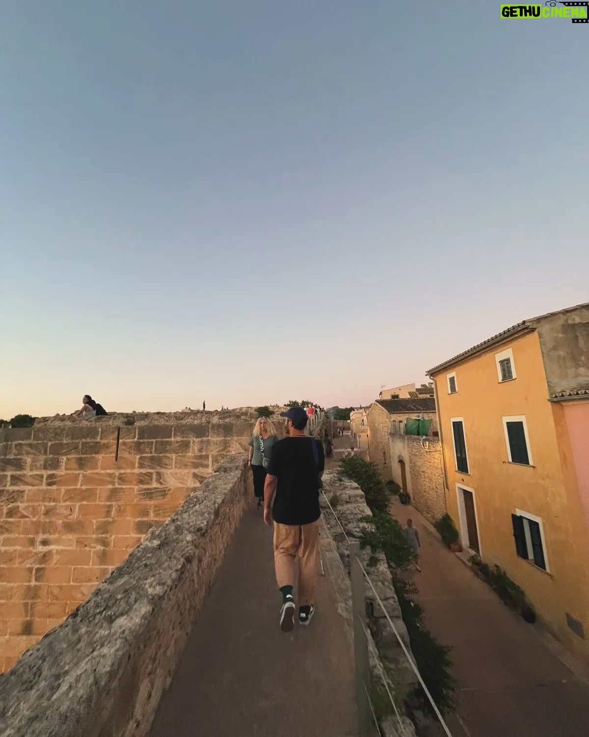Thiago Rodrigues - 3 Likes - Comer rezar e amar... ❤️🇪🇦🍷
#mallorca
#spain
#baleares