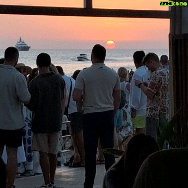 Thiago Rodrigues - 3 Likes - Ibiza sem filtros com meu carinho @marizaffari por do sol inesquecível! 🇪🇦❤️
#ibiza
#spain
#winelover
