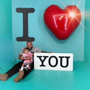 Thiago Santos Instagram - All I ever prayed was to know this type of relationship. If you know nothing else I just need you to know Daddy loves you. You filled a hole in me I thought could never be fixed. From the outside looking in it may seem like you need me but the truth is I needed you more than you will ever know. 

I wonder if she knows I depend on her more than she depends on me. 
.
🇧🇷 Tudo que eu sempre orei foi para conhecer esse tipo de relacionamento. Se você não sabe mais nada, só preciso que saiba que papai te ama. Você preencheu um buraco em mim que pensei que nunca poderia ser preenchido. Olhando de fora, pode parecer que você precisa de mim, mas a verdade é que eu precisava de você mais do que você jamais imaginará. 

Eu me pergunto se ela sabe que dependo mais dela do que ela depende de mim.