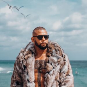 Thiago Santos Instagram - Top model or Actor? 😎
.
Modelo ou Ator? 😎
é “O PAI TÁ ON”que se fala? 😅
.
.
📸 @valuxmedia 
@spirithoods