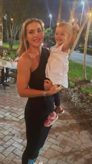 Thiago Santos Instagram - Happy Mother’s Day @yanamma , you are the best mom ever for our kids, we love you so much ❤️