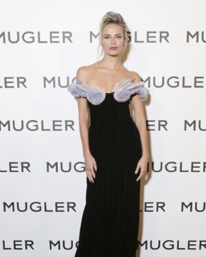 Thierry Mugler Instagram - More friends, beauties and artists ! ♥️ @natashapoly @noonoouri @stephenjonesmillinery @jcdecastelbajac @dominiqueissermann @audreymarnay @ninadelianin @alicedufour @lola_dragonessvonflame @leondziemaszkiewicz 
.
.
.
Thierry Mugler : Couturissime, opening party in Paris @madparis
-
-

An exhibition initiated, produced and circulated by the Montreal Museum of Fine Arts @mbamtl in collaboration with Mugler which restored the designer’s heritage couture and ready-to-wear pieces.
Presented by the Musée des Arts Décoratifs de Paris @madparis with the support of the Maison Mugler.
-
An exhibition curated by @thierrymaximeloriot guest curator for the Montreal Museum of Fine Arts.
-
Photographer @zefashioninsider for Mugler
#mugler #muglerarchives