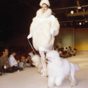 Thierry Mugler Instagram - ✨👄✨ Monday is #doggy day ! #Muglerized @inesdelafressangeofficial - 1982
© Thierry Mugler
Manager : @JBRougeot #jbrougeot