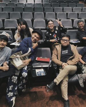 Thiti Srinuan Instagram - ขอบคุณพี่ๆผู้กำกับและทีมงานเบื้องหลังโครงการทุกๆคนนะครับ ที่ให้โอกาสผมเป็นส่วนหนึ่งของโครงการนี้ มันดี และมีความสุขและสนุกมากๆเวลามาเจอพี่เเล้วได้พูดคุยหรือคำแนะนำต่างๆ ผมได้เรียนรู้มุมมองต่างๆจากพี่เยอะมากๆ และมันจะเป็นแรงผลักดันหรือแรงบันดาลใจที่ดีสำหรับผมนะครับ ผมก็ดีใจที่ได้เห็นน้องๆที่มีความฝัน เรียนรู้พัฒนาตัวเองเพื่อเป้าหมายของแต่ละคน น้องๆเก่งมากๆ มีโอกาสได้พบกันอีกนะครับ 💚🙏🏻

ยินดีกับน้องๆทุกๆทีมและทีม ”เทพเจ้ากิม“ 
ที่ผมได้มีโอกาสเป็นที่ปรึกษา
ยินดีกับรางวัลรองชนะเลิศอันดับ 1
ในโครงการ Young Director Award Season2
เรื่อง ”พญาตม“ 

เรียนรู้ เเก้ไข เข้าใจ เติบโต 🌳

มนต์เสน่ห์ เเห่งแดน ’อีสาน‘

#satunproduction
#youngdirectoraward
 #ผู้กำกับน้อย #ผู้กำกับน้อยซีซั่น2 #ธนาคารกรุงเทพ