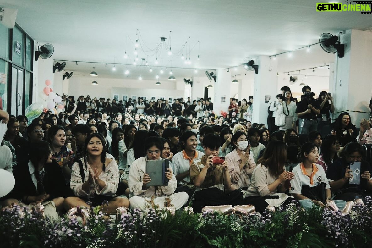 Thiti Srinuan - 9.5K Likes - ขอบคุณมากๆนะครับ น้องๆและคณะครูอาจารย์ต้อนรับอย่าง อบอุ่นมากๆเลยครับ 💚🙏🏻
ไว้พบกันใหม่นะครับ 🌳
#หนังกลางแปลงเรื่องสัปเหร่อ
