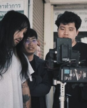 Thiti Srinuan Instagram - ขอบคุณพี่ๆผู้กำกับและทีมงานเบื้องหลังโครงการทุกๆคนนะครับ ที่ให้โอกาสผมเป็นส่วนหนึ่งของโครงการนี้ มันดี และมีความสุขและสนุกมากๆเวลามาเจอพี่เเล้วได้พูดคุยหรือคำแนะนำต่างๆ ผมได้เรียนรู้มุมมองต่างๆจากพี่เยอะมากๆ และมันจะเป็นแรงผลักดันหรือแรงบันดาลใจที่ดีสำหรับผมนะครับ ผมก็ดีใจที่ได้เห็นน้องๆที่มีความฝัน เรียนรู้พัฒนาตัวเองเพื่อเป้าหมายของแต่ละคน น้องๆเก่งมากๆ มีโอกาสได้พบกันอีกนะครับ 💚🙏🏻

ยินดีกับน้องๆทุกๆทีมและทีม ”เทพเจ้ากิม“ 
ที่ผมได้มีโอกาสเป็นที่ปรึกษา
ยินดีกับรางวัลรองชนะเลิศอันดับ 1
ในโครงการ Young Director Award Season2
เรื่อง ”พญาตม“ 

เรียนรู้ เเก้ไข เข้าใจ เติบโต 🌳

มนต์เสน่ห์ เเห่งแดน ’อีสาน‘

#satunproduction
#youngdirectoraward
 #ผู้กำกับน้อย #ผู้กำกับน้อยซีซั่น2 #ธนาคารกรุงเทพ