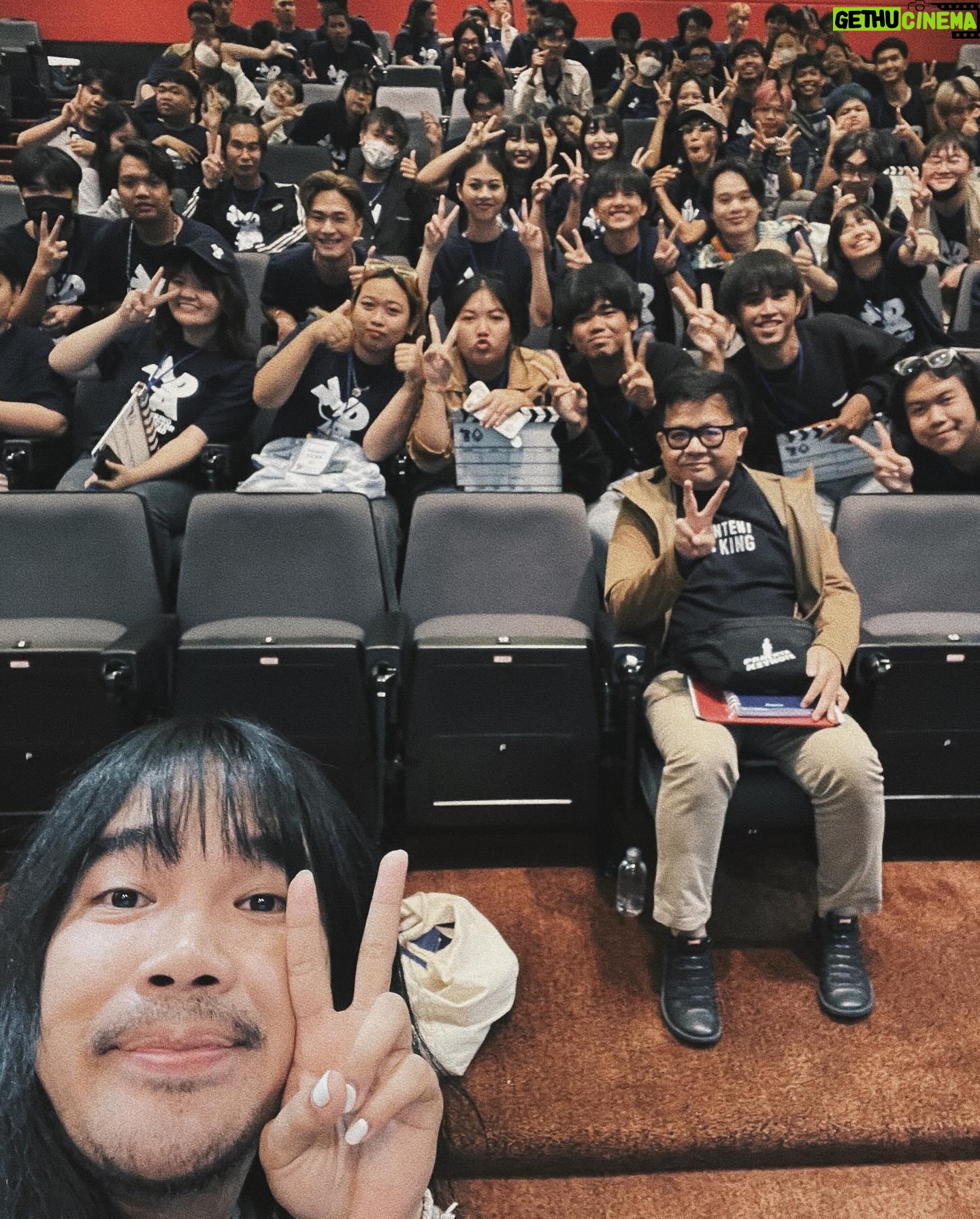 Thiti Srinuan - 8K Likes - ขอบคุณพี่ๆผู้กำกับและทีมงานเบื้องหลังโครงการทุกๆคนนะครับ ที่ให้โอกาสผมเป็นส่วนหนึ่งของโครงการนี้ มันดี และมีความสุขและสนุกมากๆเวลามาเจอพี่เเล้วได้พูดคุยหรือคำแนะนำต่างๆ ผมได้เรียนรู้มุมมองต่างๆจากพี่เยอะมากๆ และมันจะเป็นแรงผลักดันหรือแรงบันดาลใจที่ดีสำหรับผมนะครับ ผมก็ดีใจที่ได้เห็นน้องๆที่มีความฝัน เรียนรู้พัฒนาตัวเองเพื่อเป้าหมายของแต่ละคน น้องๆเก่งมากๆ มีโอกาสได้พบกันอีกนะครับ 💚🙏🏻
ยินดีกับน้องๆทุกๆทีมและทีม ”เทพเจ้ากิม“
ที่ผมได้มีโอกาสเป็นที่ปรึกษา
ยินดีกับรางวัลรองชนะเลิศอันดับ 1
ในโครงการ Young Director Award Season2
เรื่อง ”พญาตม“
เรียนรู้ เเก้ไข เข้าใจ เติบโต 🌳
มนต์เสน่ห์ เเห่งแดน ’อีสาน‘
#satunproduction
#youngdirectoraward
#ผู้กำกับน้อย #ผู้กำกับน้อยซีซั่น2 #ธนาคารกรุงเทพ