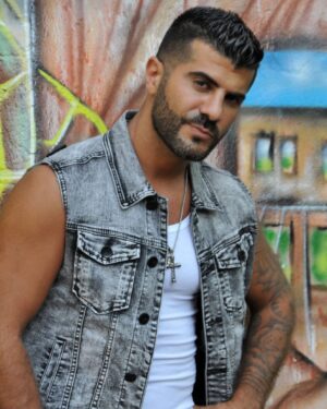 Thomas Adamandopoulos Instagram - La vie n’est pas d’attendre que les orages passent, c’est d’apprendre comment danser sous la pluie. 

Crédit : @johnhartfr 

#Shooting #Picture #Mood #Goal #Happiness #Sun #Summer #2K20 #Love #Hate