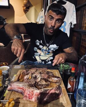 Thomas Adamandopoulos Instagram - Ma tête quand je vais ( enfin ) pouvoir retourner aux restos 😂😂 bientôt là LIBERTAAAA !!! #StopCovid #EndConfinus #Freedom #Mood #Resto #Free #Summer #Covid #Goal #Travel 2k21