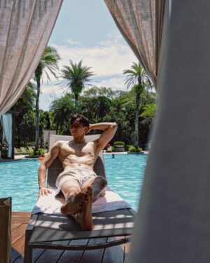 Thomas Chang Instagram - #🌞 
這樣的週末給過嗎？
曬曬日光吸收天地好能量😎

#vacationmode #summervibes