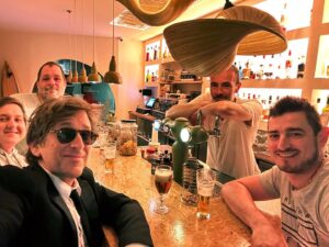 Thomas Dutronc Instagram - J’ai eu ma Cannes Bière ! Et de la Piétra en plus 🤗
Je vous explique : j’étais à Cannes pour chanter Un homme et une femme, et j’ai eu la joie de rencontrer l’équipe vraiment vraiment adorable du Rosana, un restaurant vraiment vraiment délicieux ! 🎉😜 #cannes #festivaldecannes #pietra #biere